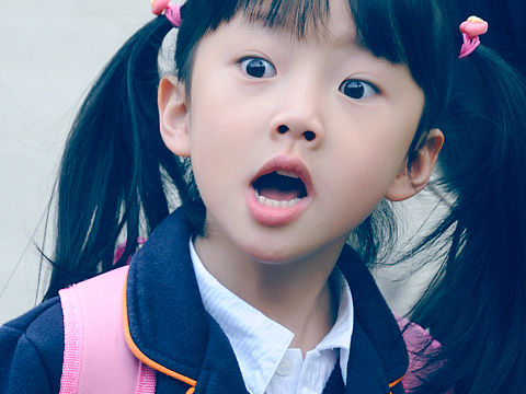 儿童跟拍|穿校服的小妞