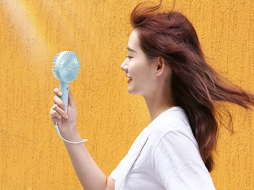 手持小风扇（个人主页-ZNDIxNDM0Mjg=） - 产品摄影 - 站酷设计师戴小戴Dai原创素材 - 站酷ZCOOL