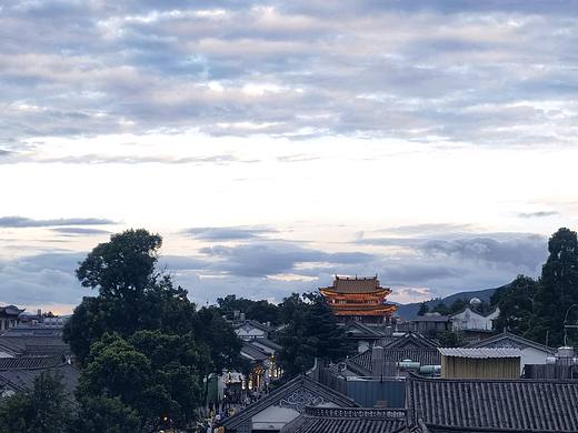 阴天的大理古城