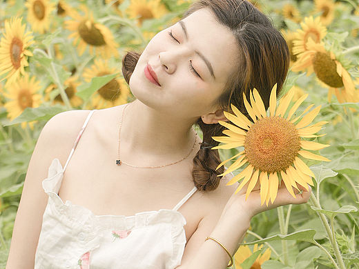 葵花田里的小秘密（个人主页-ZMjgxNzUyNDg=） - 人像摄影 - 站酷设计师南巷摄匠原创素材 - 站酷ZCOOL