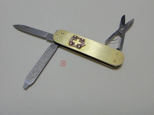 58mm瑞士军刀“典范”改铜柄，并手工制作盾标