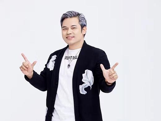 叶俊董事长写真-杭州创纪录企业管理咨询有限公司