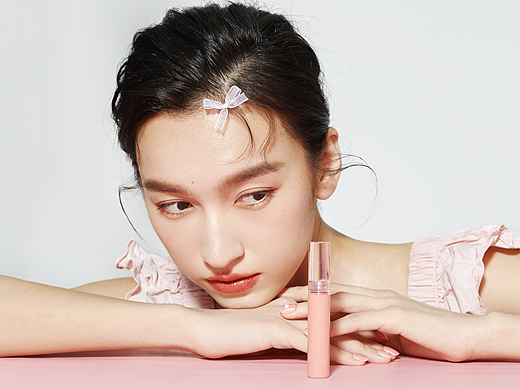 一组粉色系少女感彩妆口红拍摄