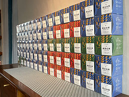 一套小规格，独具云南特色包装的茶。