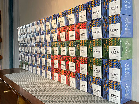 一套小规格，独具云南特色包装的茶。