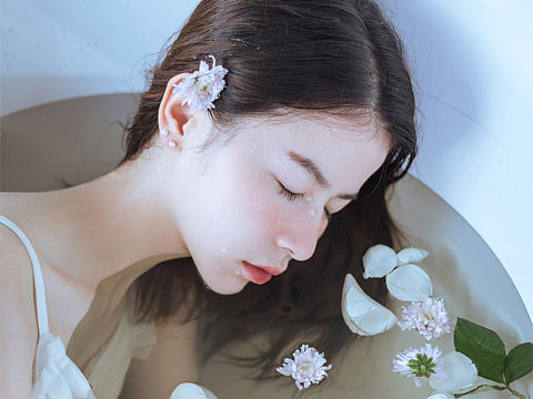 夏天黎明来临前的少女梦