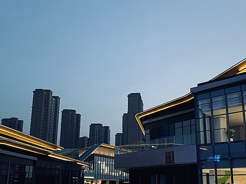 iPhone拍摄｜夜晚的新天地（个人主页-ZNTUxOTY5NDg=） - 环境/建筑摄影 - 站酷设计师陆什肆原创素材 - 站酷ZCOOL