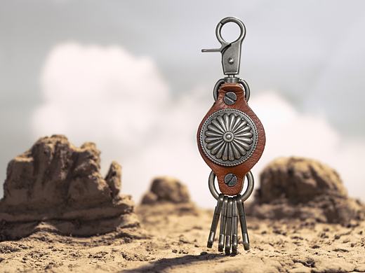 西部牛仔風(fēng)格鑰匙扣（個(gè)人主頁(yè)-ZNTA4MjIzMDA=） - 產(chǎn)品攝影 - 站酷設(shè)計(jì)師丘卡皮深圳攝影師原創(chuàng)素材 - 站酷ZCOOL