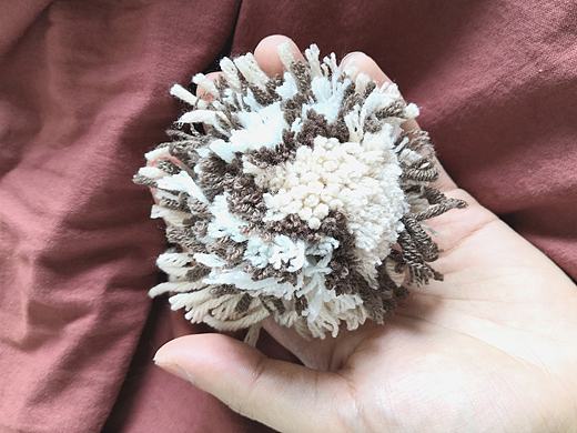 好久不见，最近爱上了蓬蓬球，画室也在筹备中。