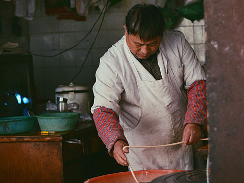 人潮川流，际会相逢。