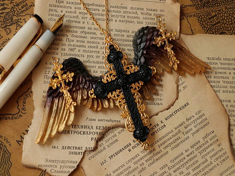 The Hierophant  手作滴胶翅膀