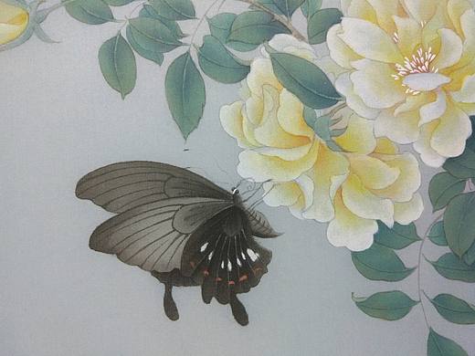 一生恰如三月花 倾我一生一世念 来如飞花散似烟 醉里不知年华限 当时花前风连翩 几轮春光如玉颜 