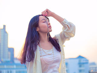 我祈祷拥有一颗透明的心灵和会流泪的眼睛