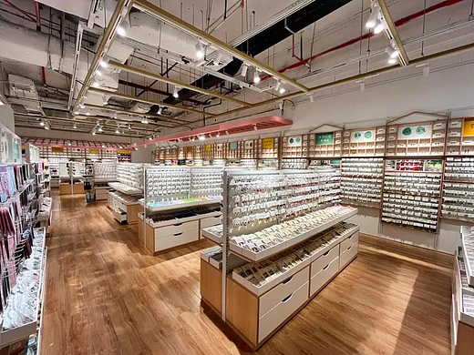 饰品店货架展示