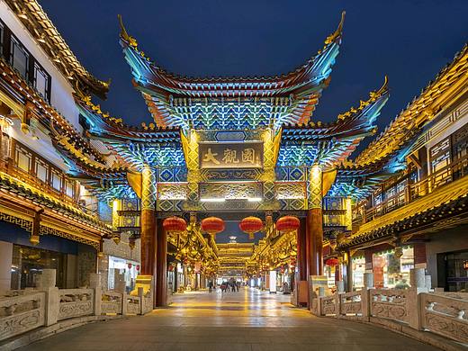 华灯初上 — 济南大观园