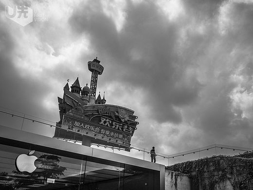 ｛站在世界之窗往窗外看｝ 