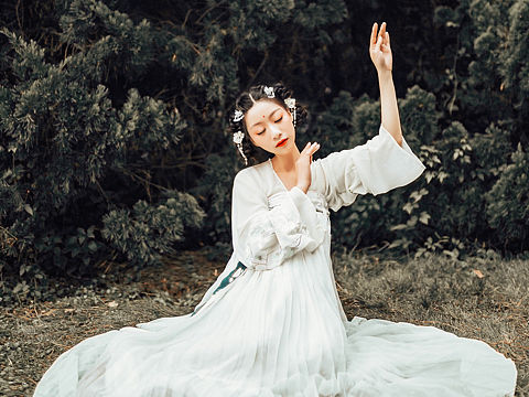 虞美人·小池芳蕊初开遍