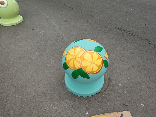 水果味的石墩子.