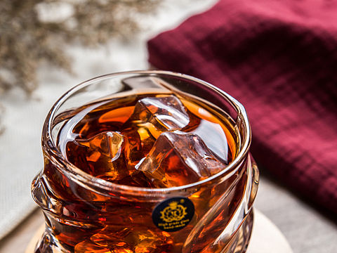 玻璃杯