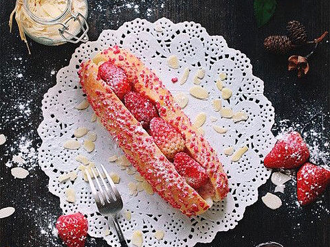 草莓面包（个人主页-ZMzE2NjkyNDQ=） - 产品摄影 - 站酷设计师榴莲视觉设计原创素材 - 站酷ZCOOL