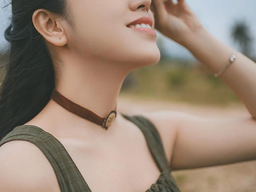 这世间惟他如她心，她如他心。怎奈何情深缘却浅。许我