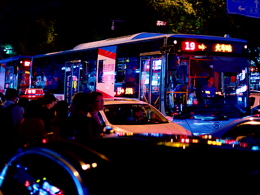 跨塘桥站到了，请从后门下车，开门请当心（个人主页-ZNDA4Mzg5MzY=） - 风光摄影 - 站酷设计师笥方风霖原创素材 - 站酷ZCOOL