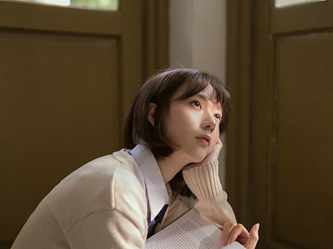夏は彼女のように静かだ。