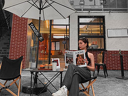 辣妹低角度拍照法