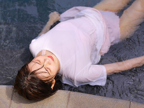 夏日泳池