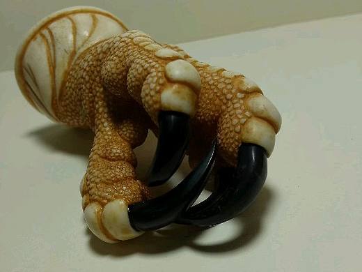 雕刻隼脚