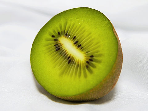 隨手拍-獼猴桃（個(gè)人主頁(yè)-ZNDg2NzA5OTY=） - 產(chǎn)品攝影 - 站酷設(shè)計(jì)師站著丶別動(dòng)原創(chuàng)素材 - 站酷ZCOOL