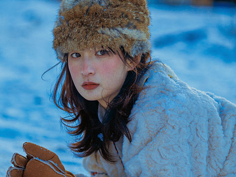 雪花都落入我的手了,你什么时候来热乎我的掌心