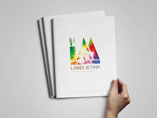 白色简约英文画册