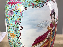 陶瓷粉彩綠地仕女瓶