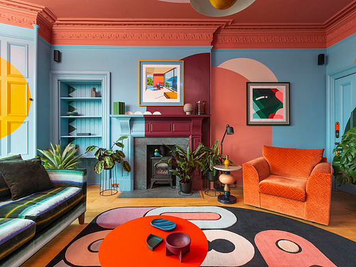 大胆又迷人的色彩搭配，你喜欢吗🌈