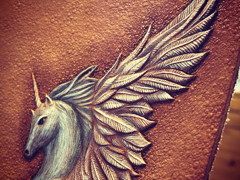 皮边雕刻小羽毛