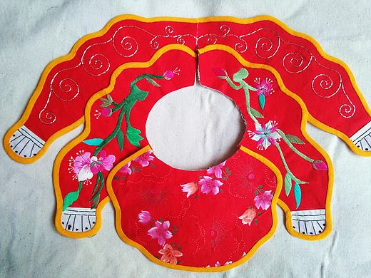 手工原創(chuàng)傳統(tǒng)繡花收藏嬰兒圍嘴（個(gè)人主頁-ZMjk0NjU1NDA=） - 手辦/模玩 - 站酷設(shè)計(jì)師工匠小德原創(chuàng)素材 - 站酷ZCOOL