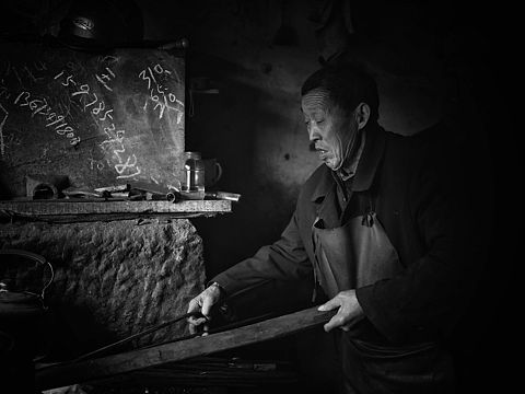镇上的铁匠铺
