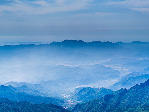 登山雾灵山