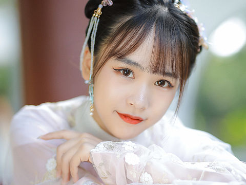 不种闲花，池亭畔、几竿修竹