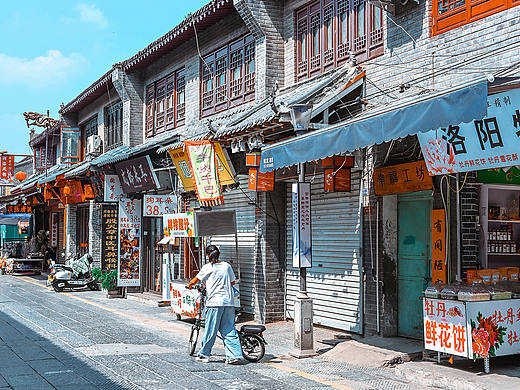 洛阳老城区十字街扫街 街拍