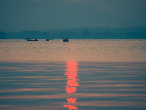 西湖边的一抹夕阳