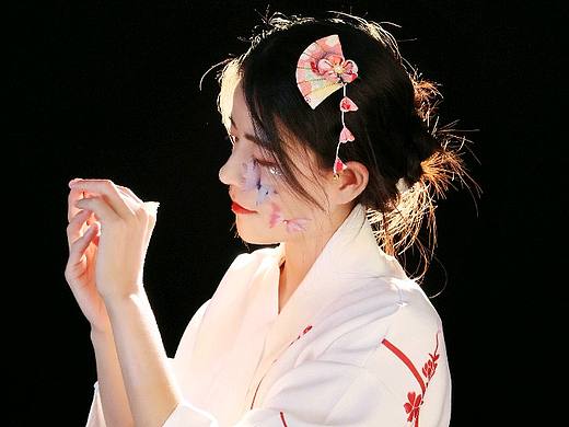 我心中的神明少女