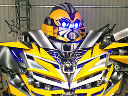 铁的传奇2014钢雕艺术的扛鼎作品问世：7米高变4版大黄蜂永驻重庆武隆风景区