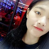 横黑竖白的头像
