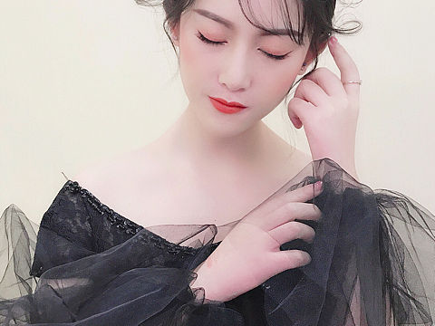 潍坊学化妆美甲就到小乐培训学校