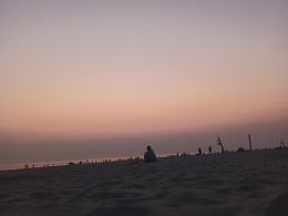 黄昏刚过~月牙萌出~