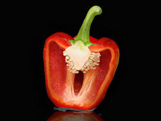 手绘切开的灯笼椒