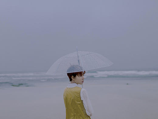 你走了，我住在雨里面