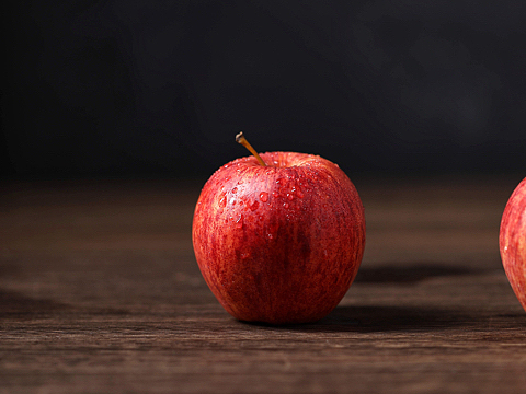 「秋天的红苹果」